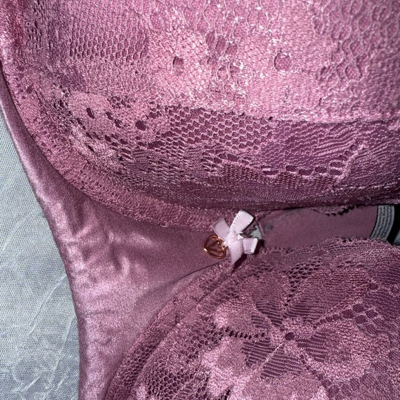 Victoria Secret 36DD Elegant Lace Women's Bra in Purple - Picture 2 of 4